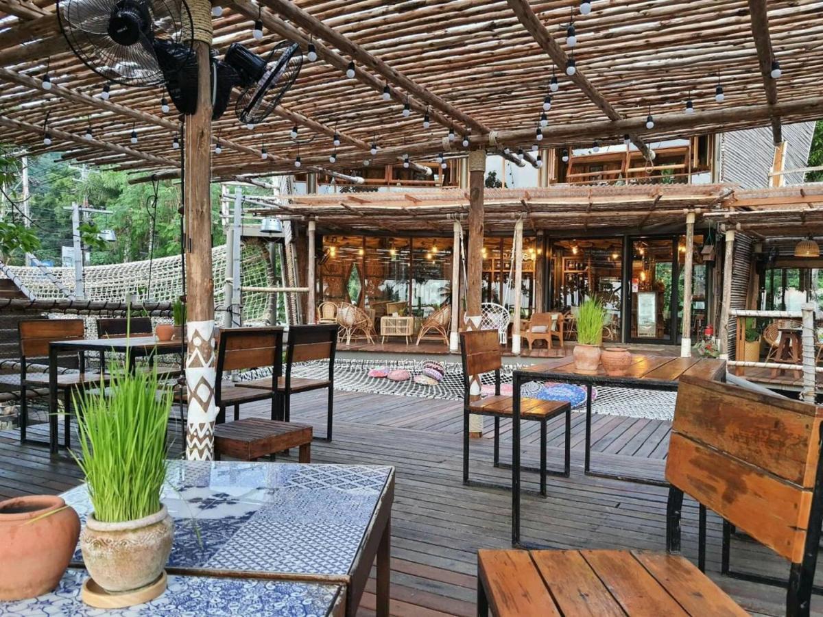 Hotel The Mud Bamboo Cafe And Beds Ban Bang Po Exterior foto